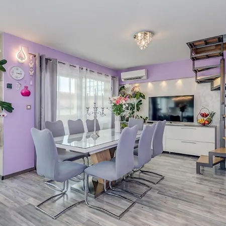 Summer Orchid - Spacious Duplex By The & Ps5 * Stobreč