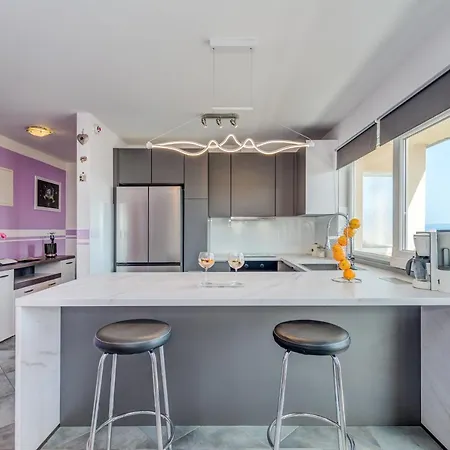 Summer Orchid - Spacious Duplex By The & Ps5 Stobreč
