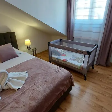 Summer Orchid - Spacious Duplex By The & Ps5 شقة Stobreč