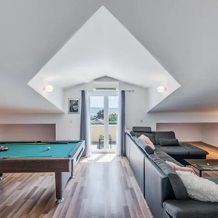 Summer Orchid - Spacious Duplex By The & Ps5 * Stobreč