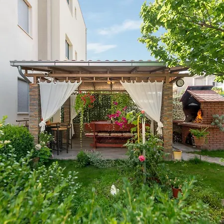 Apartment Summer Orchid - Spacious Duplex By The & Ps5 Stobrec